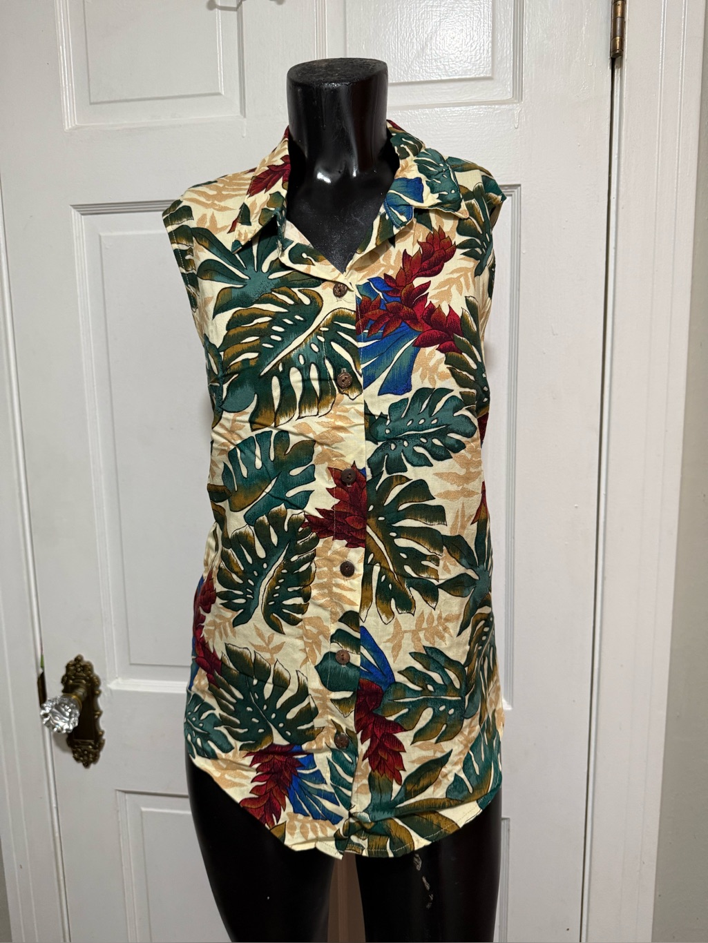 Hilo Hattie Womens Sleeveless Hawaiian Shirt Button Up Tan Size Medium Green